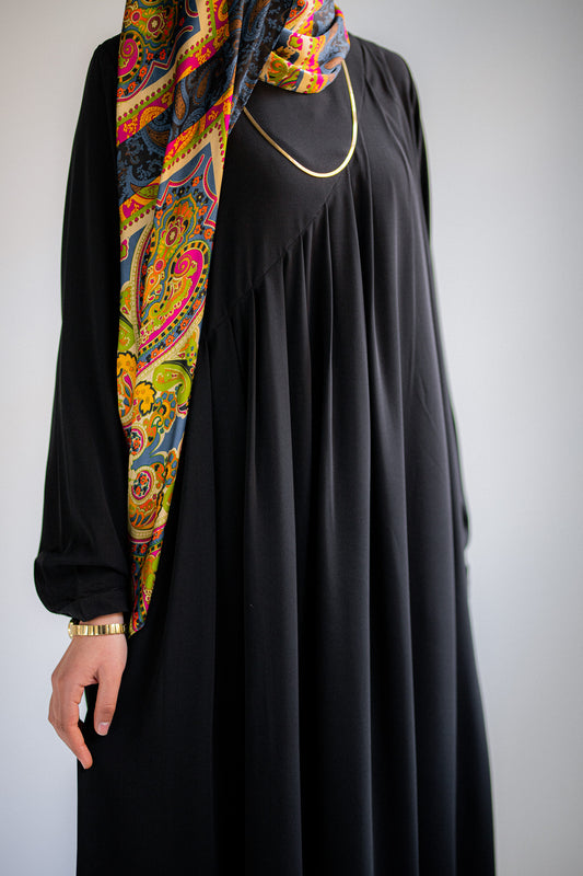 Black shoulder pleated dress